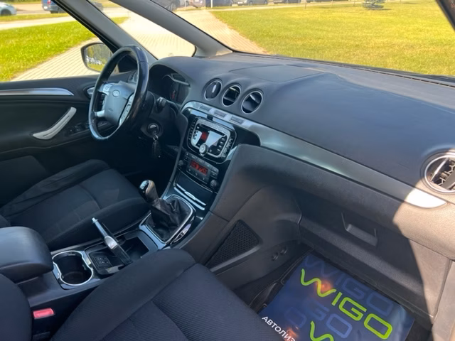 Ford S-MAX фото 10