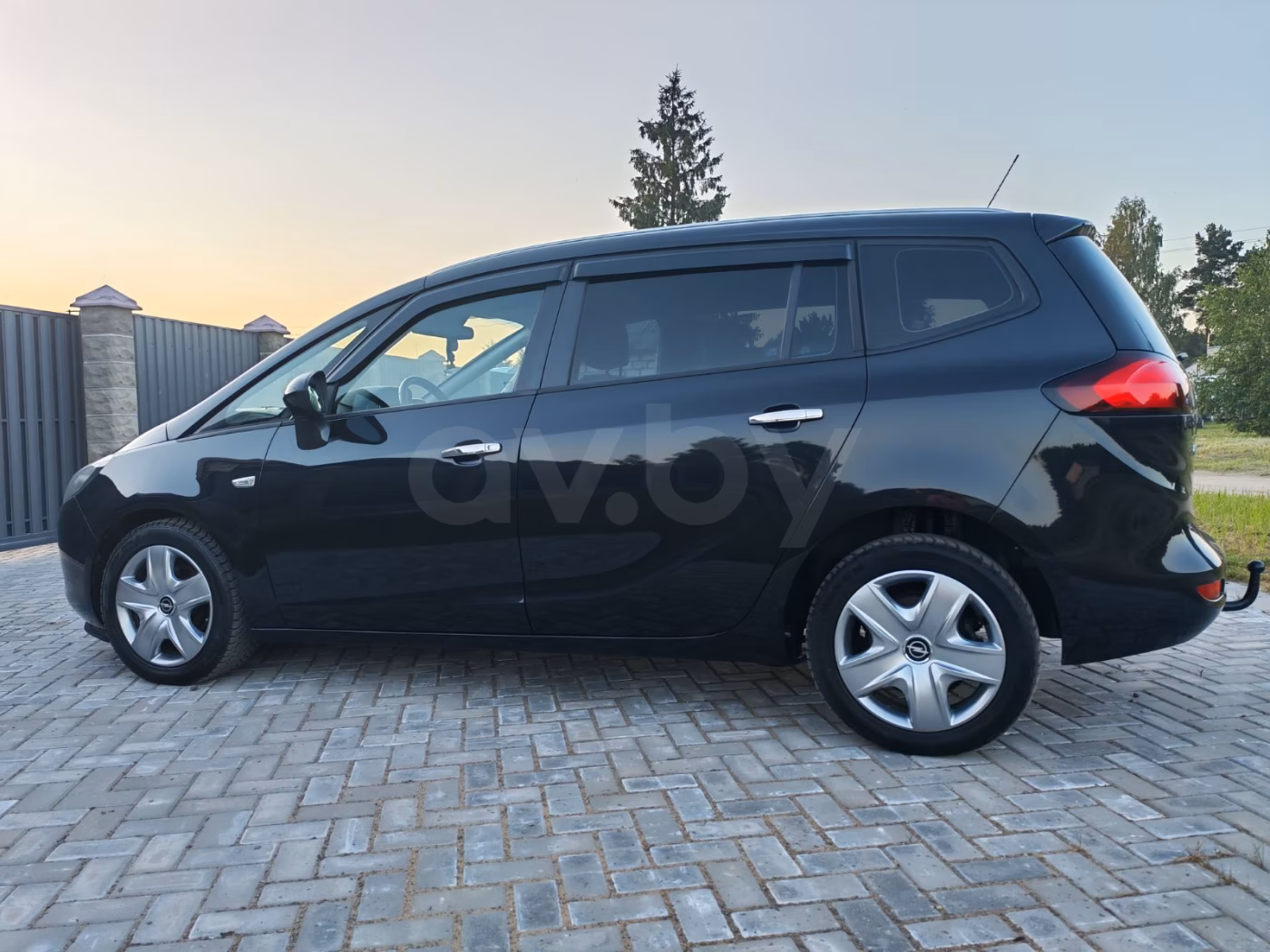 Opel Zafira фото 7