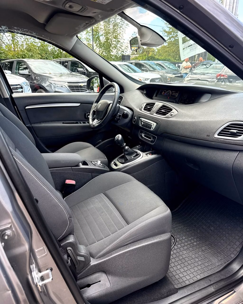 Renault Scenic фото 10