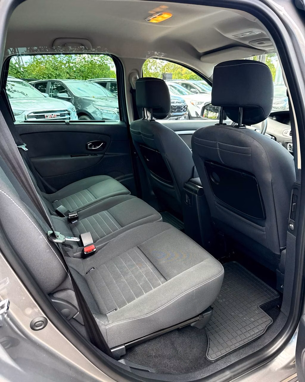 Renault Scenic фото 11