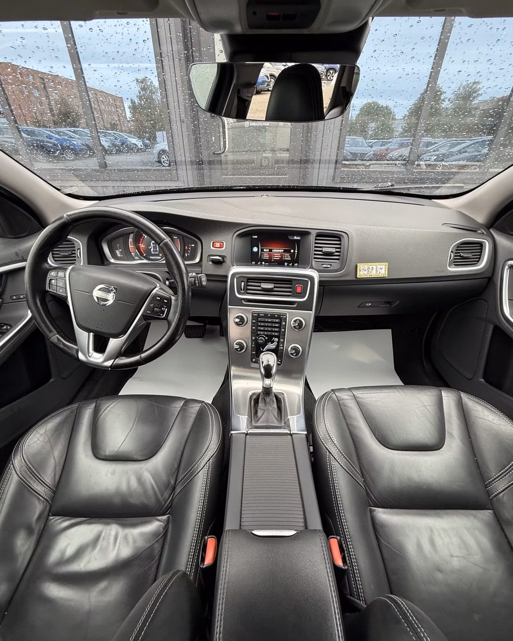 Volvo V60 фото 9