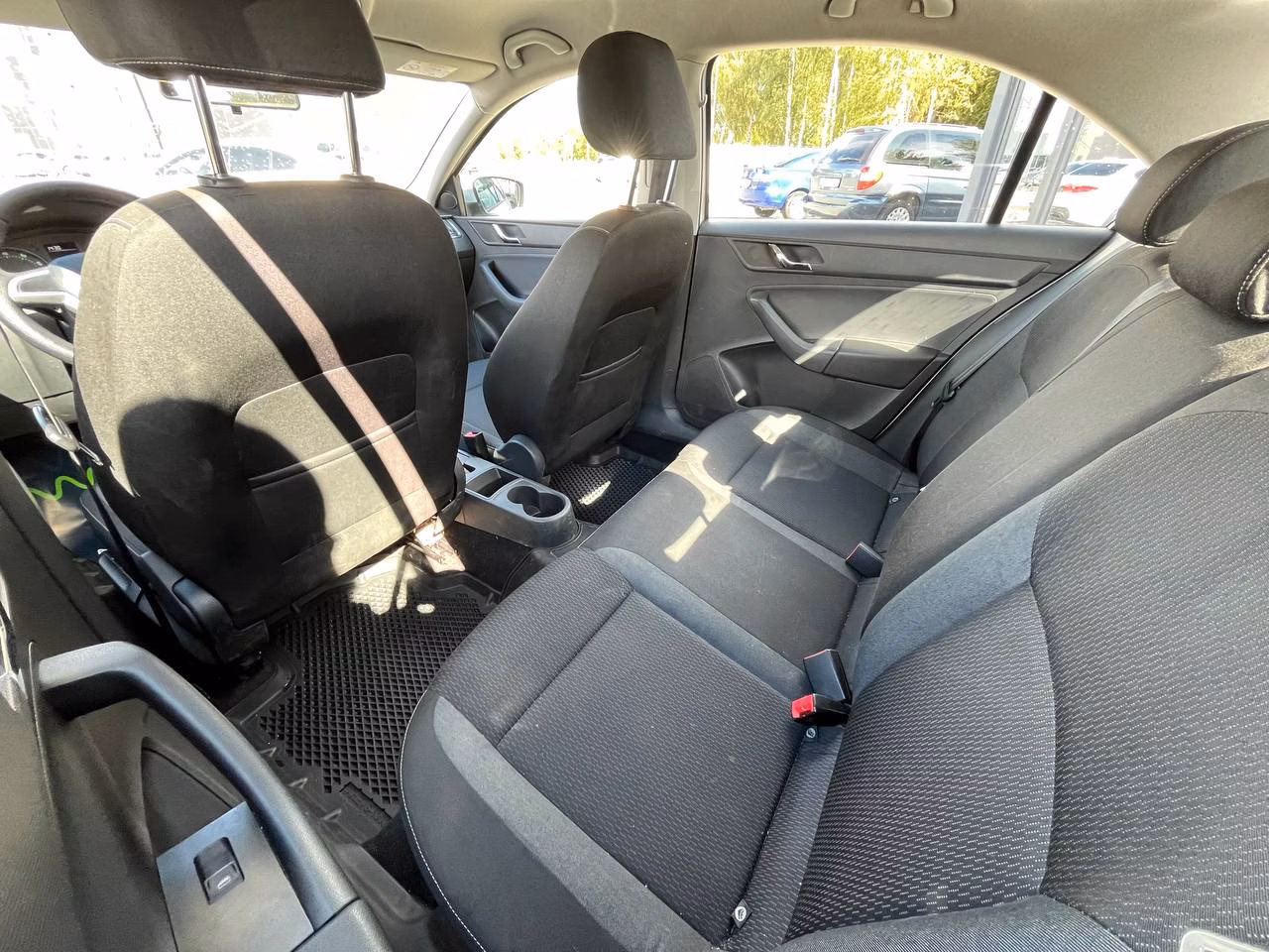 Skoda Rapid фото 10