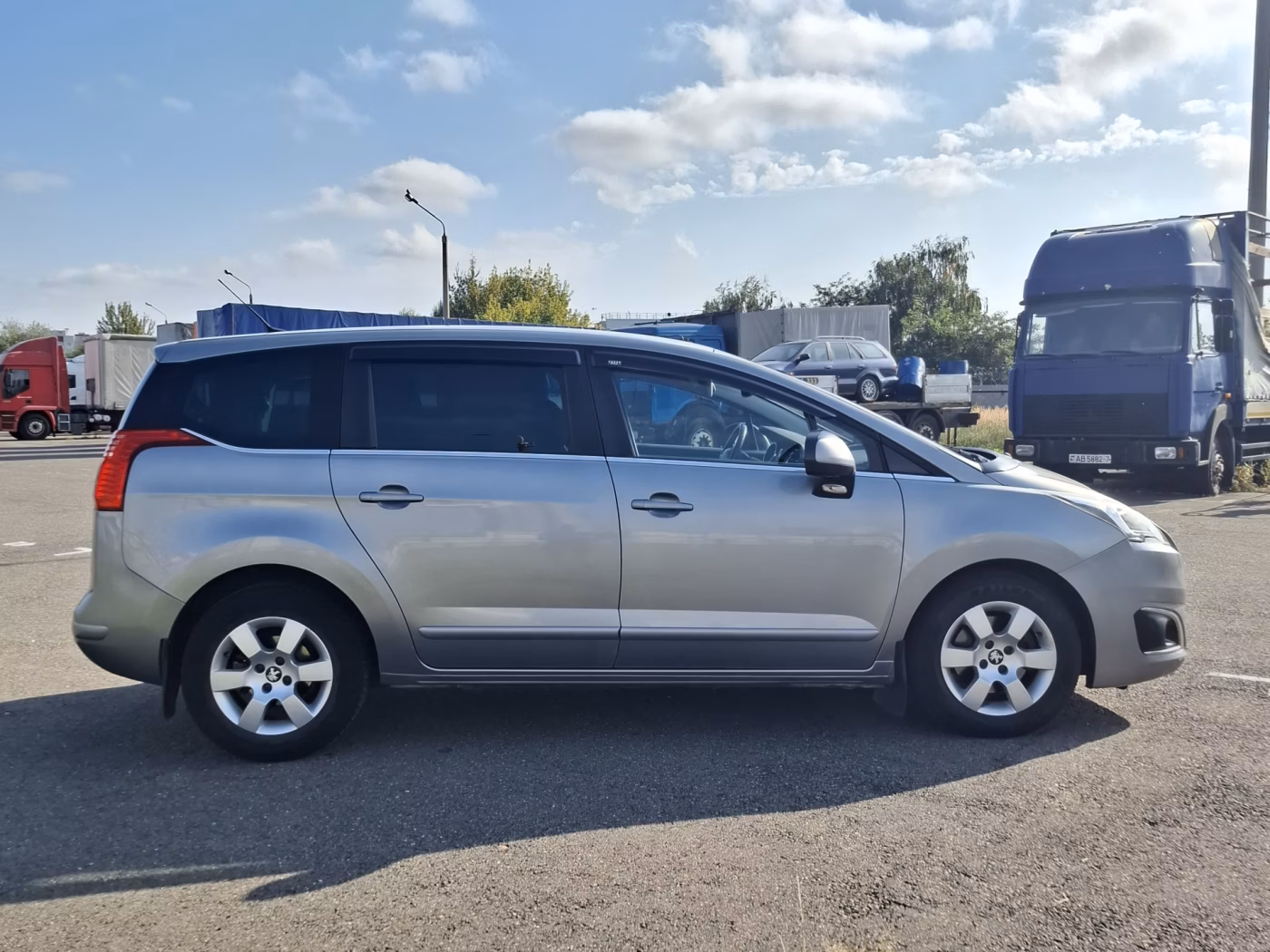 Peugeot 5008 фото 8