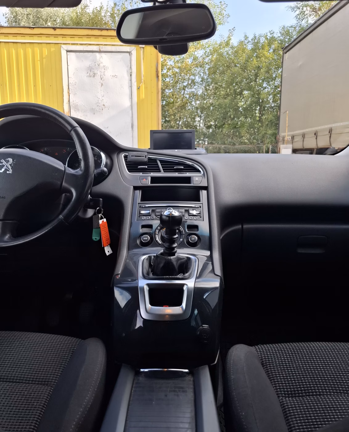 Peugeot 5008 фото 12