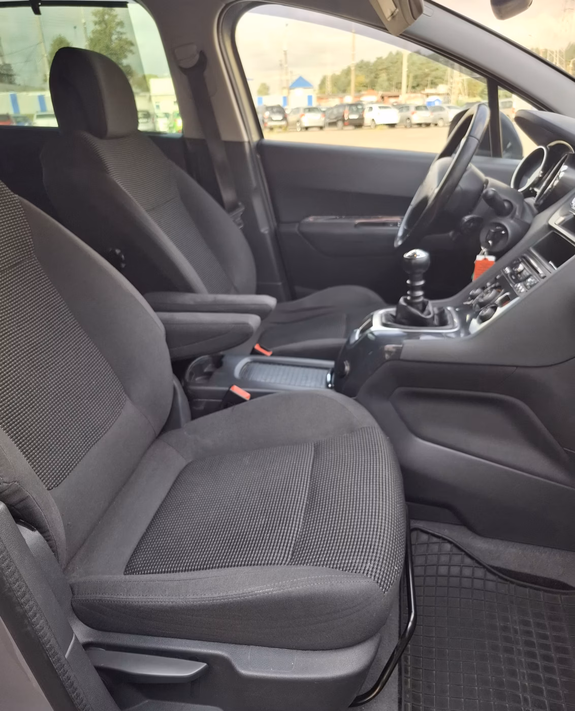 Peugeot 5008 фото 11