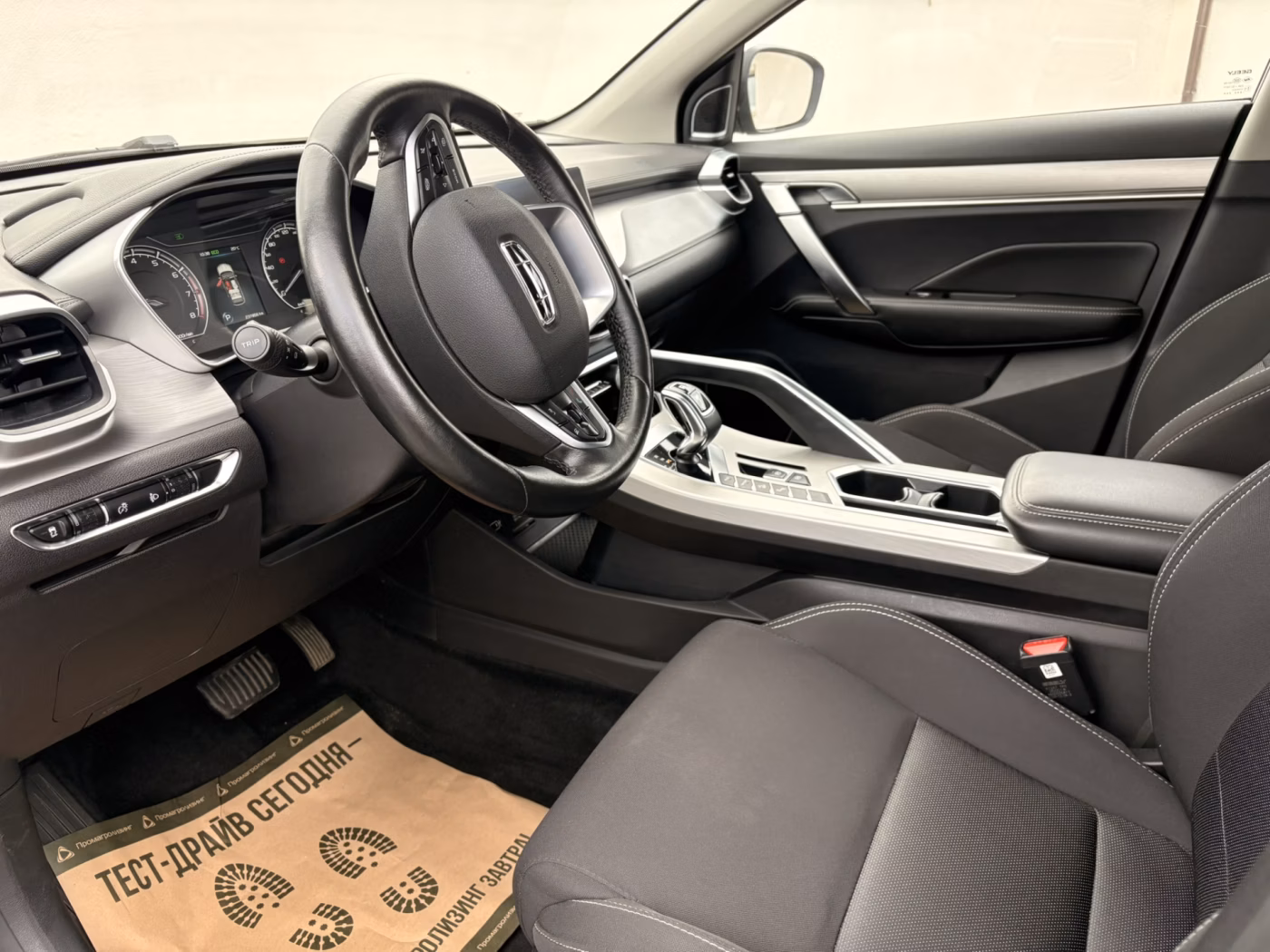 Geely Coolray фото 12