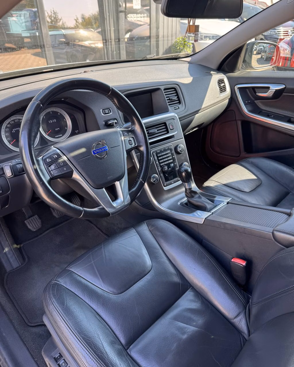 Volvo V60 фото 8