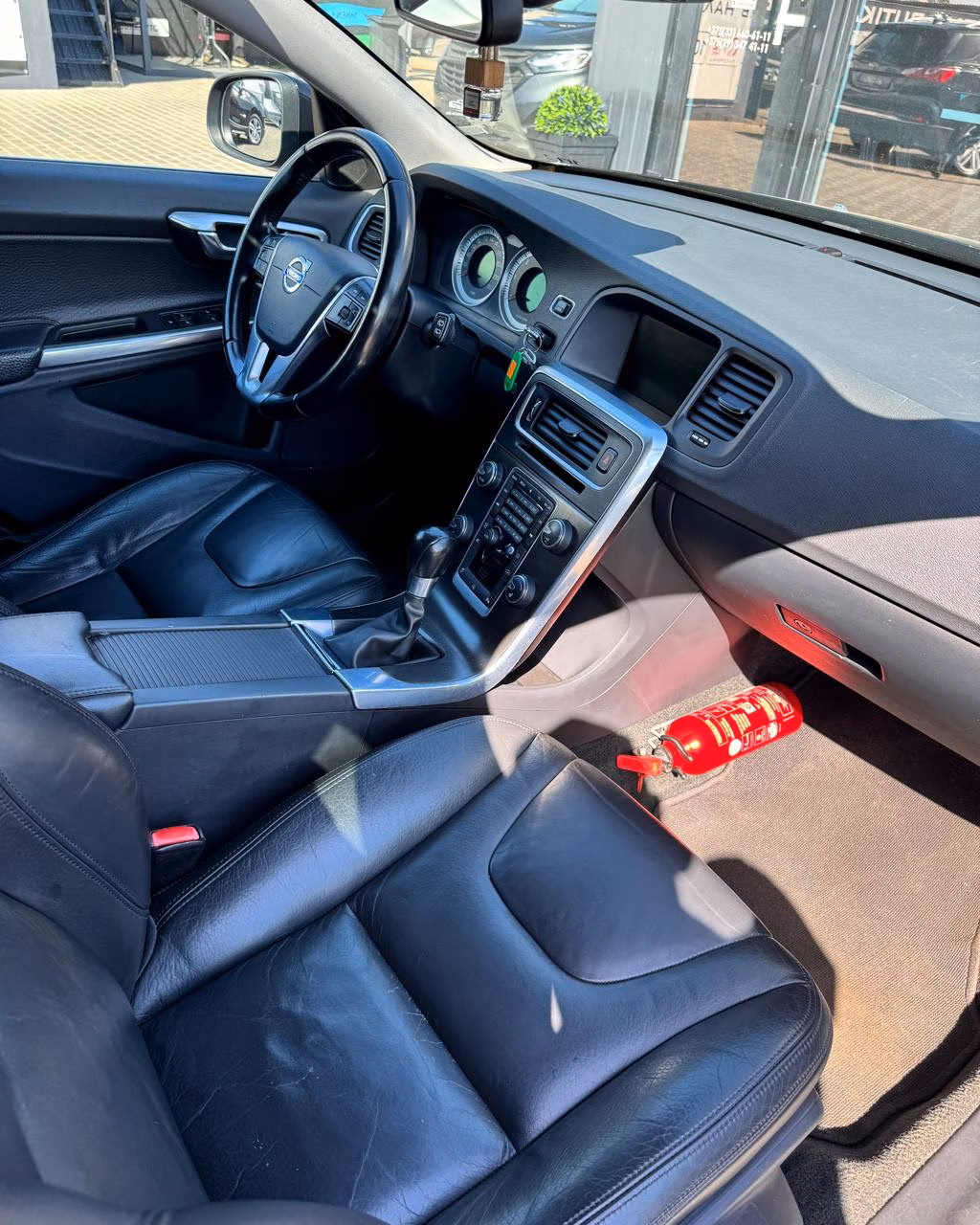 Volvo V60 фото 10