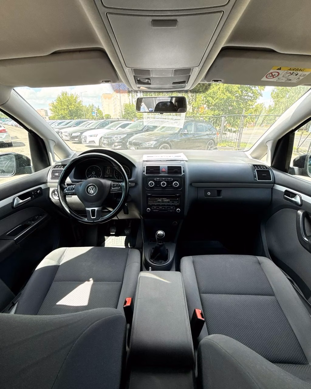 Volkswagen Touran фото 11