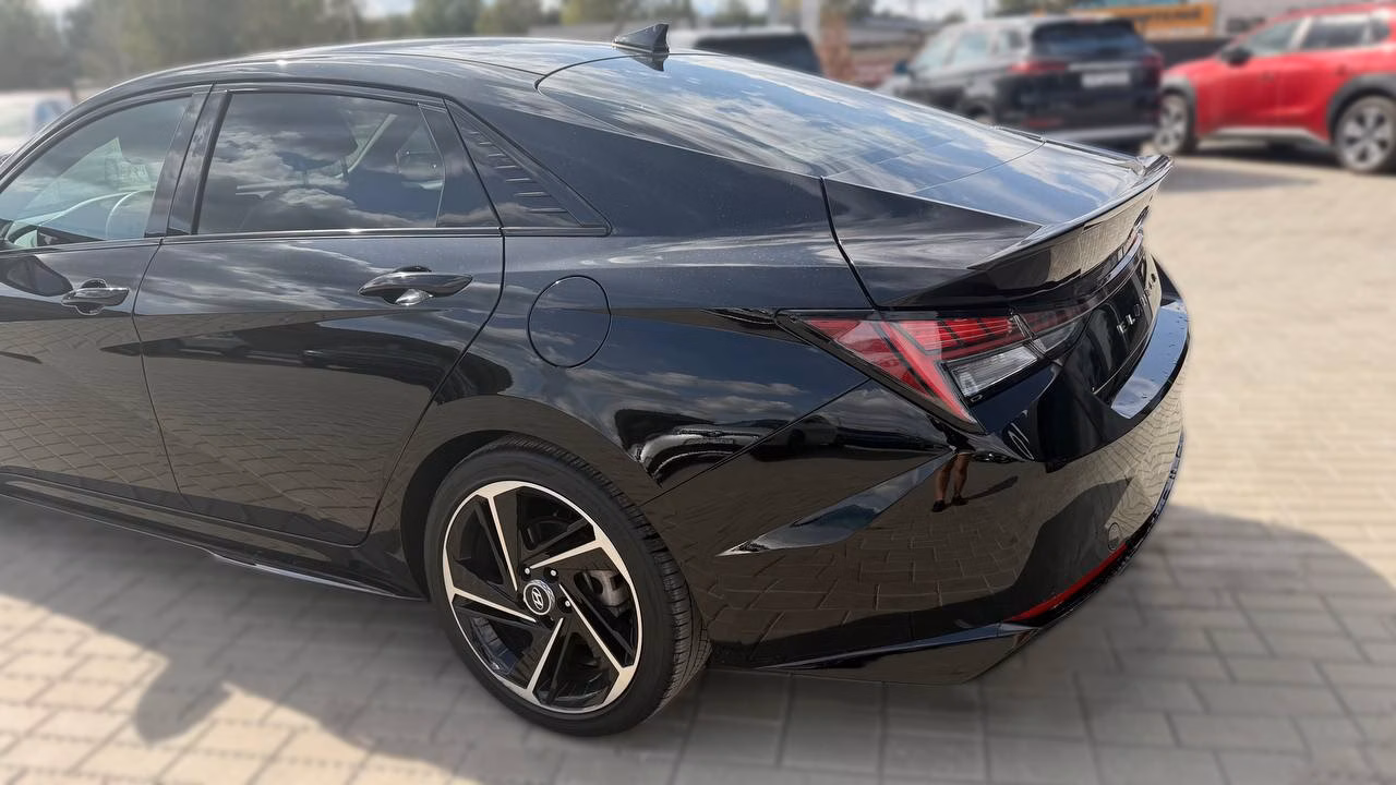 Hyundai Elantra фото 4