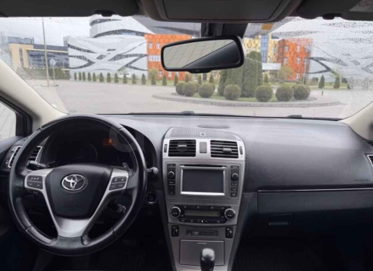 Toyota Avensis фото 6