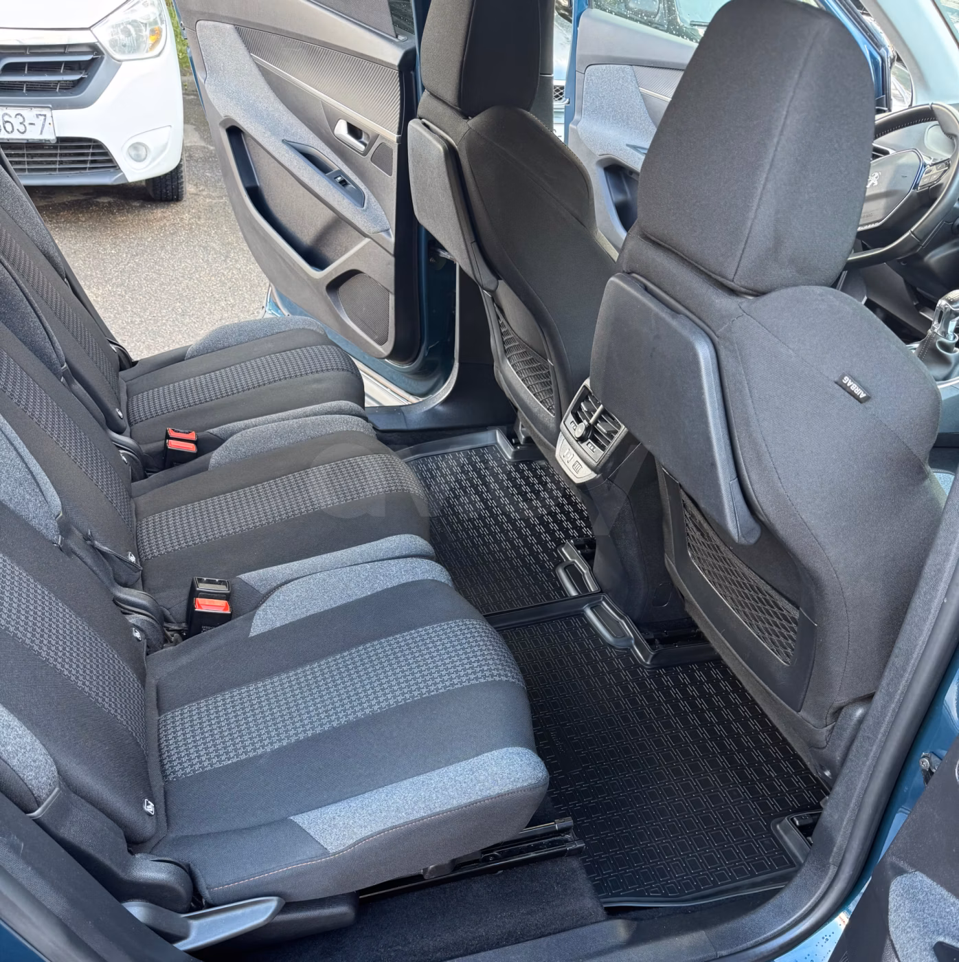 Peugeot 5008 фото 11