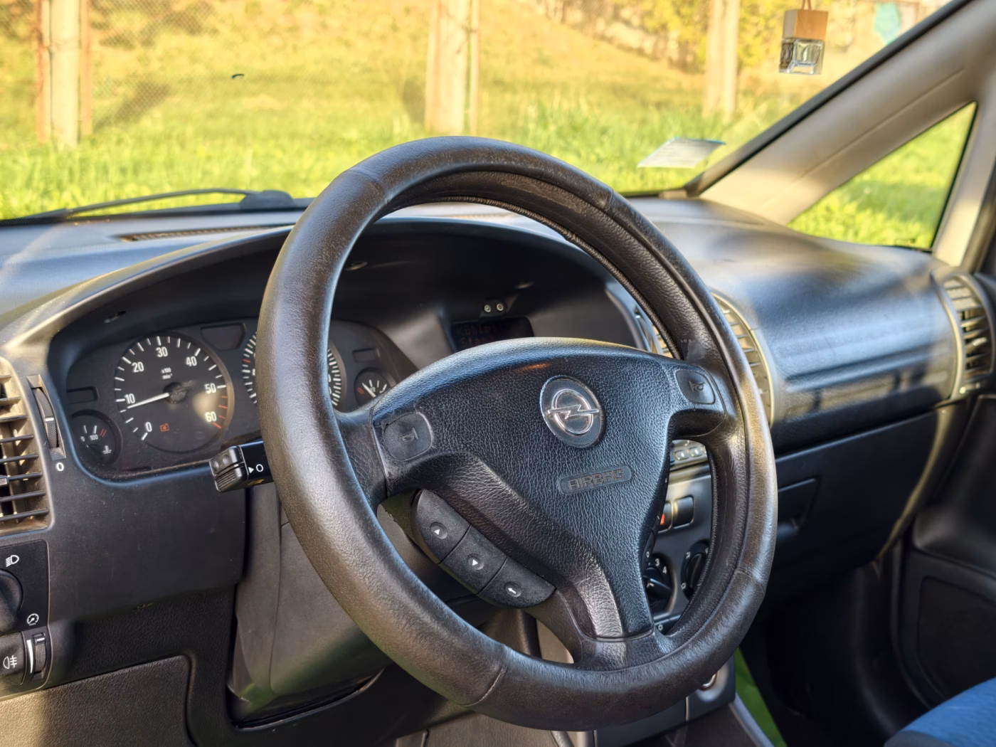 Opel Zafira фото 8
