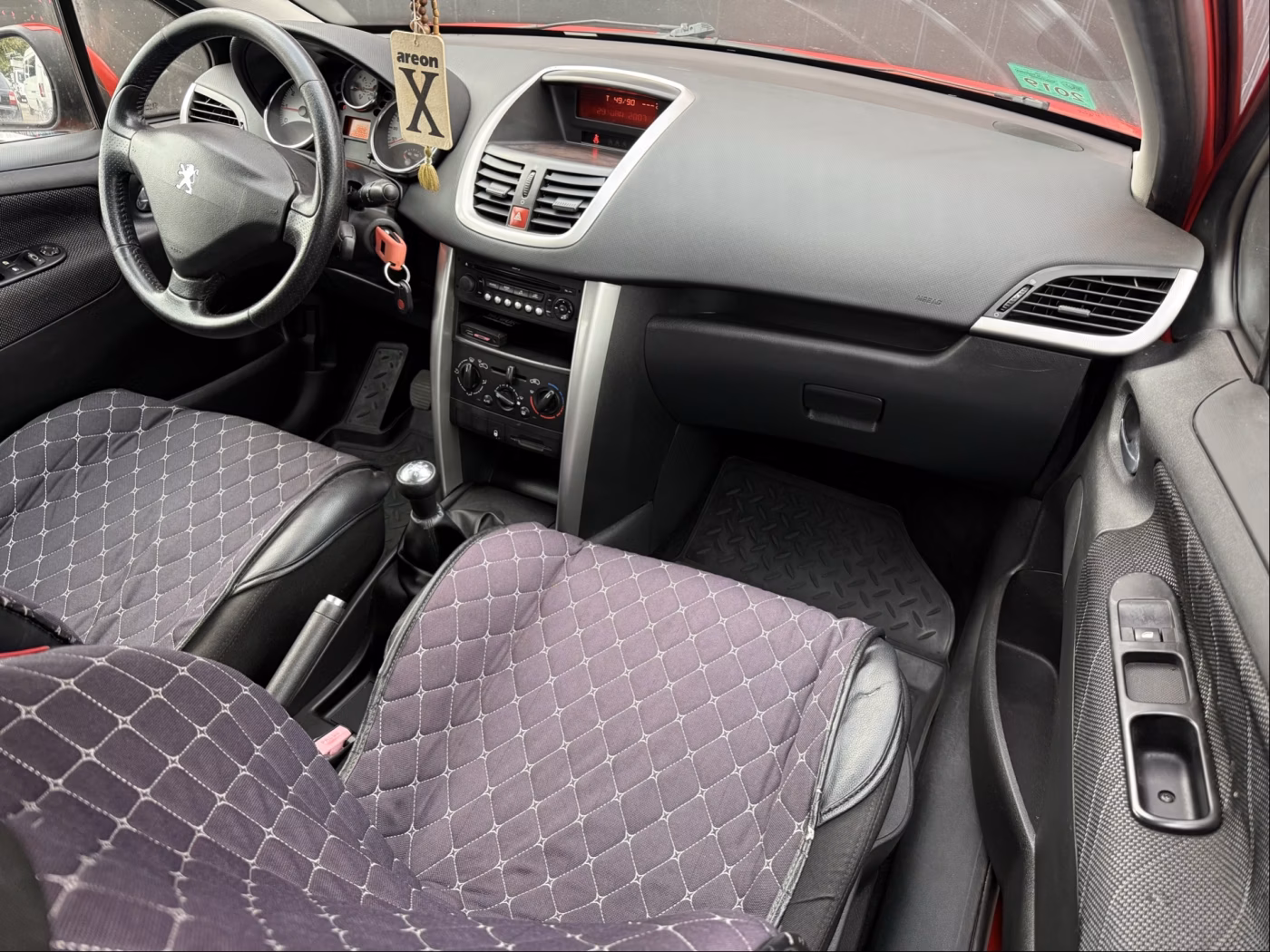 Peugeot 207 фото 9