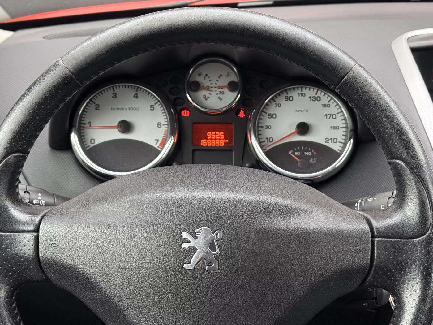 Peugeot 207 фото 12