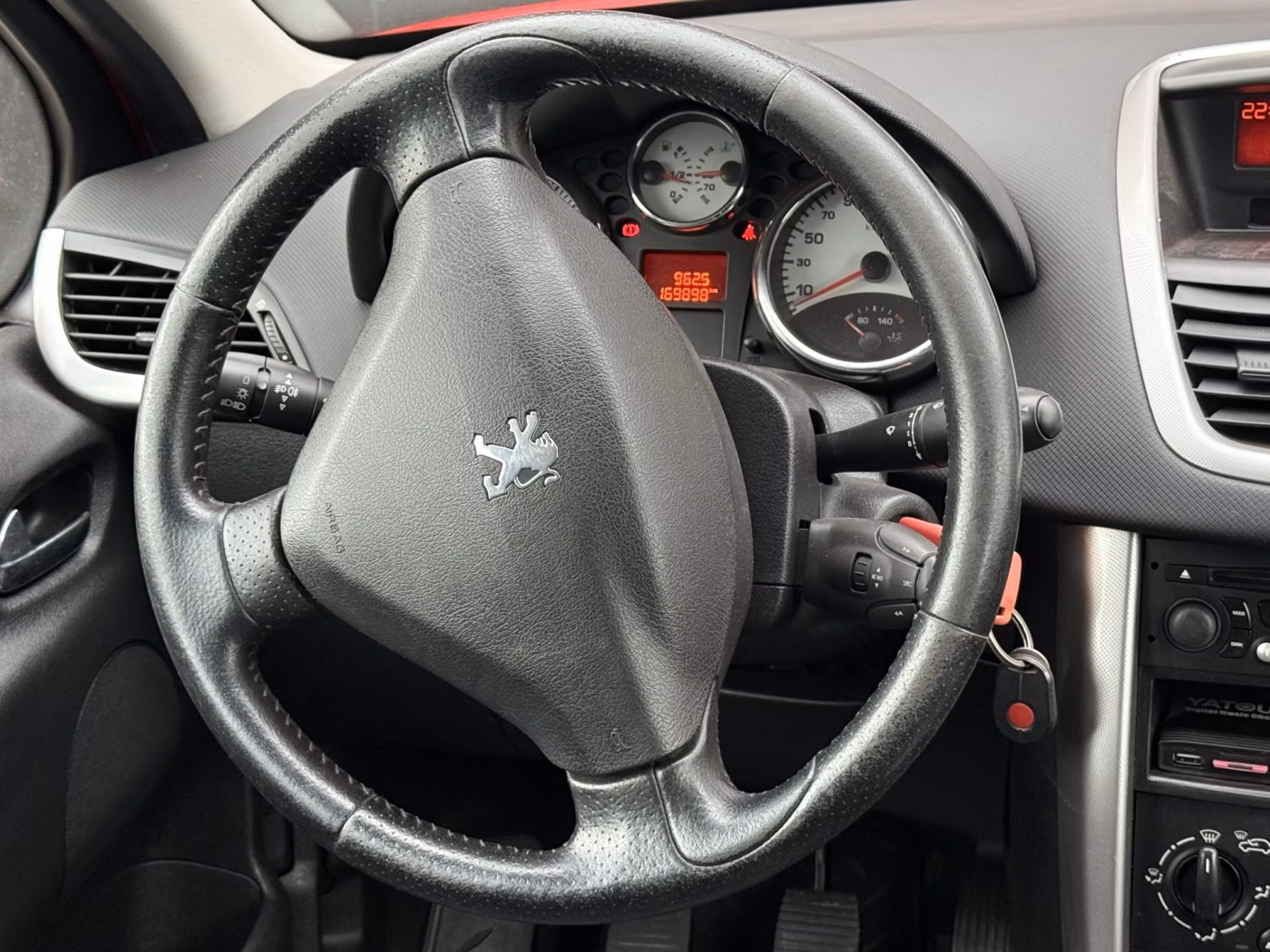 Peugeot 207 фото 11