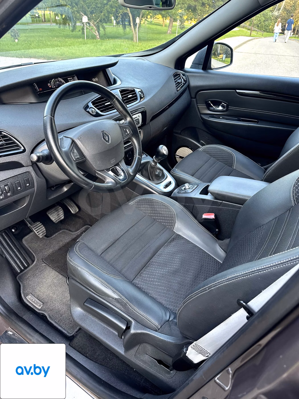 Renault Scenic фото 12