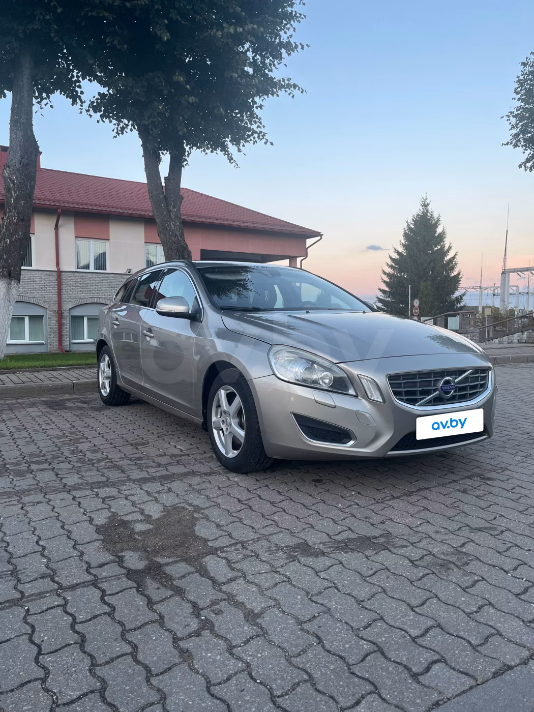Volvo V60 фото 3