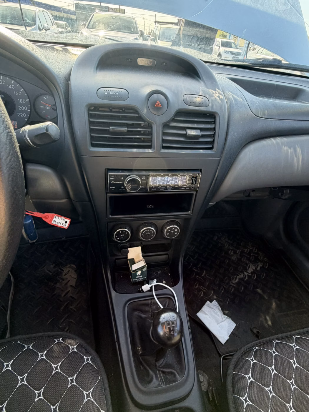 Nissan Almera фото 17