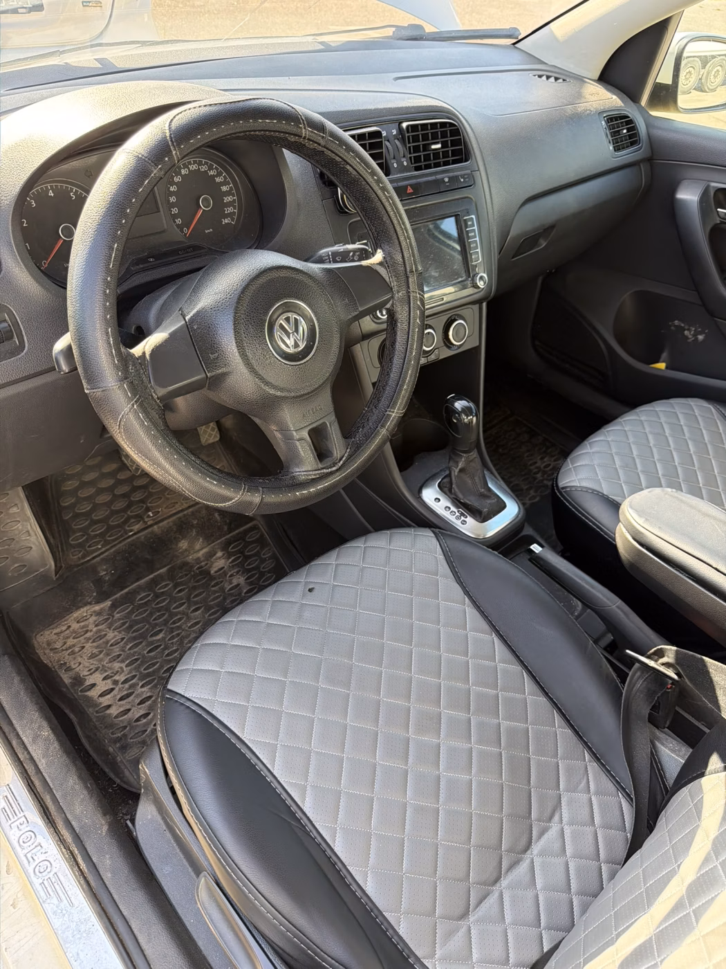 Volkswagen Polo Sedan фото 10