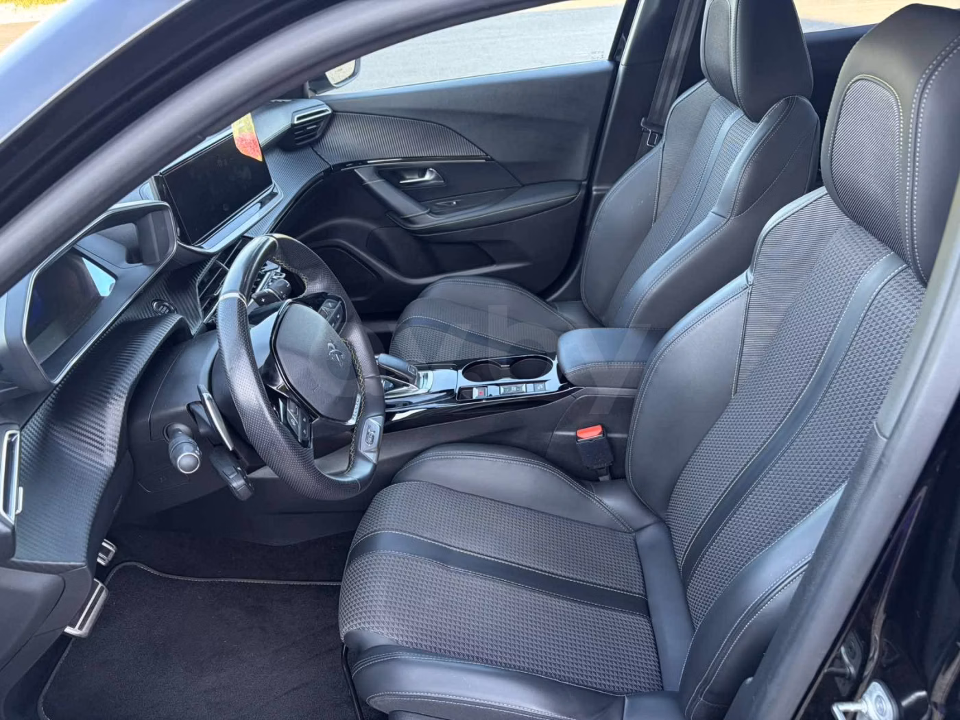 Peugeot 2008 фото 17