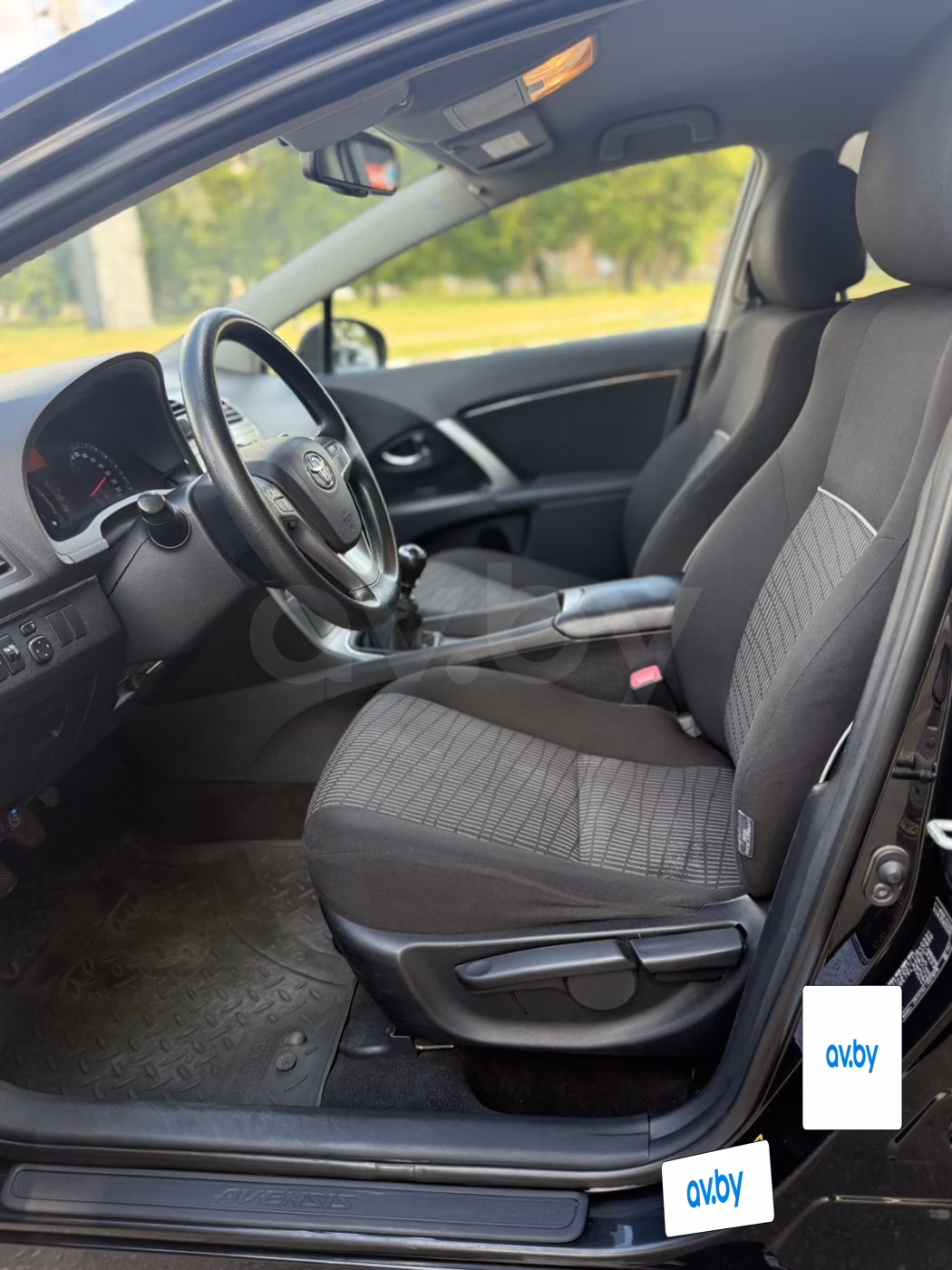 Toyota Avensis фото 22