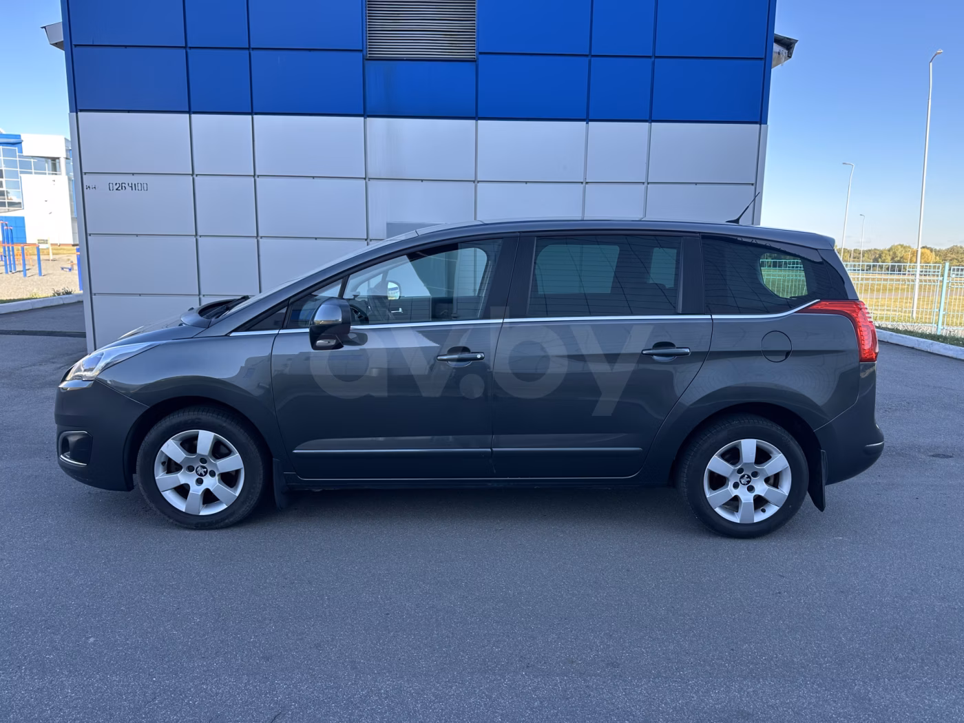 Peugeot 5008 фото 6