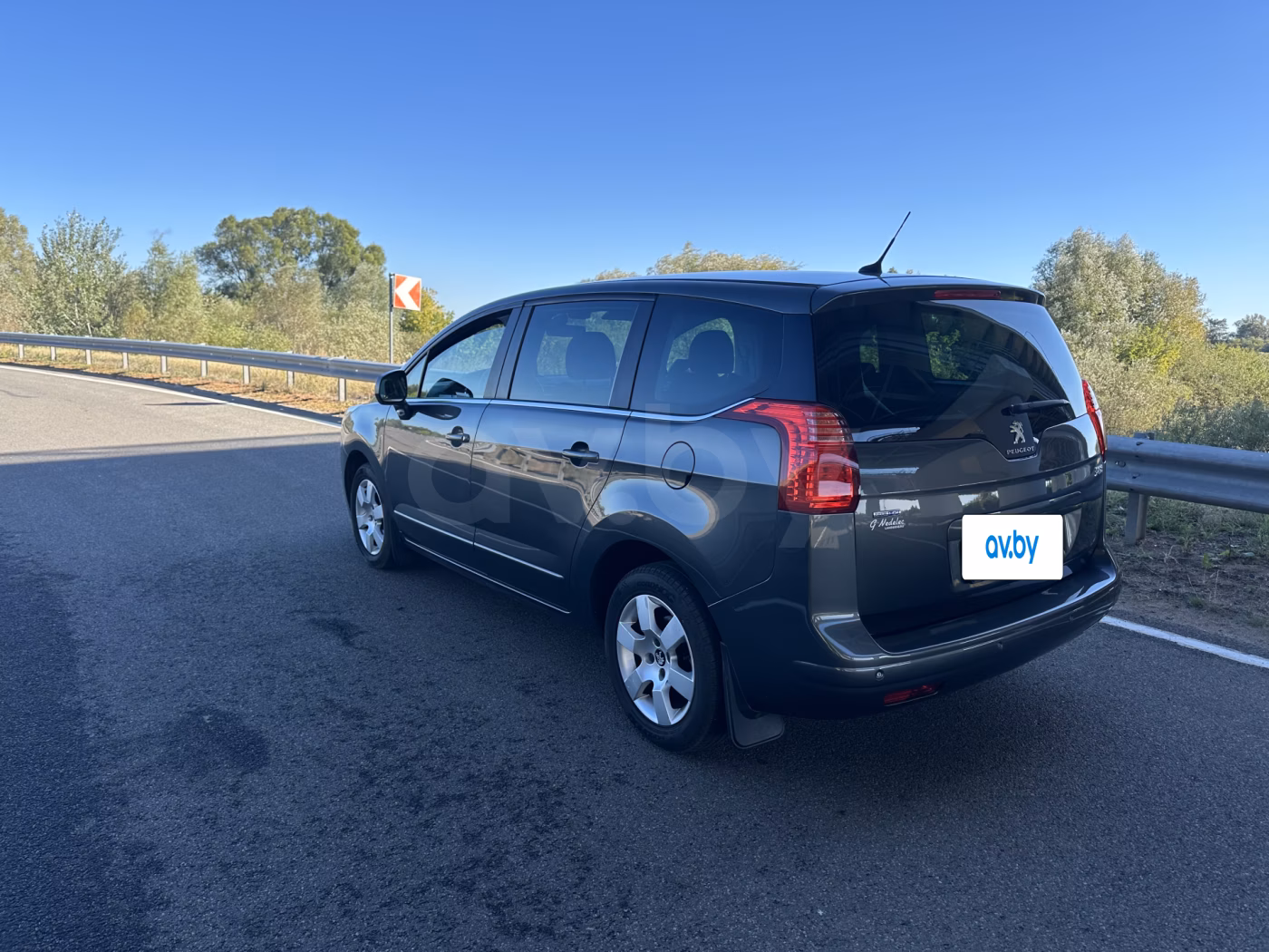 Peugeot 5008 фото 10