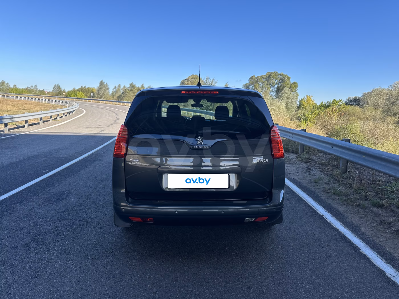 Peugeot 5008 фото 11