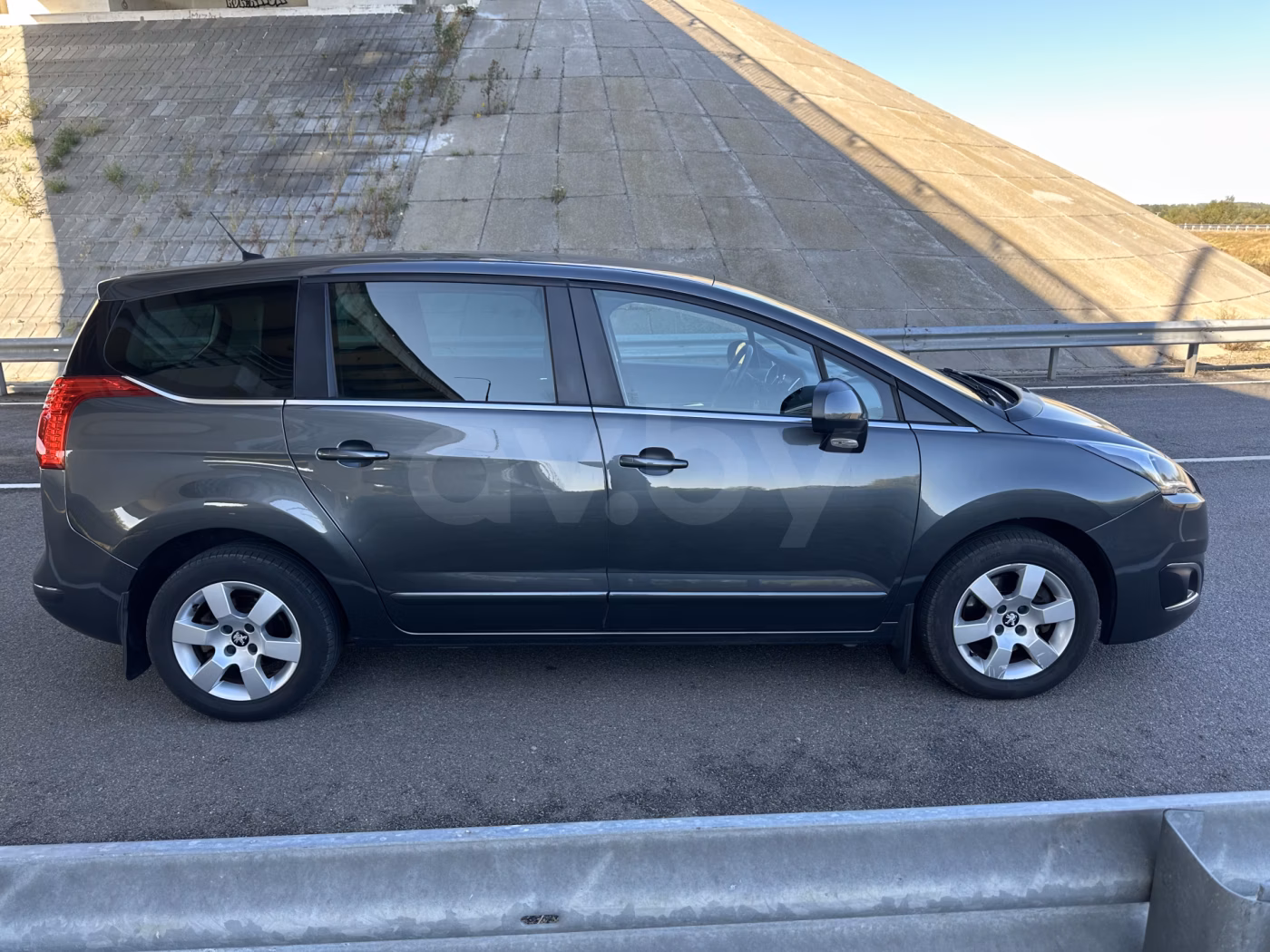 Peugeot 5008 фото 14