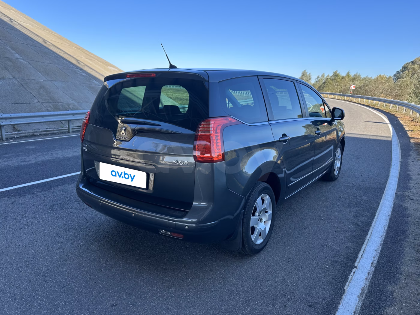 Peugeot 5008 фото 12