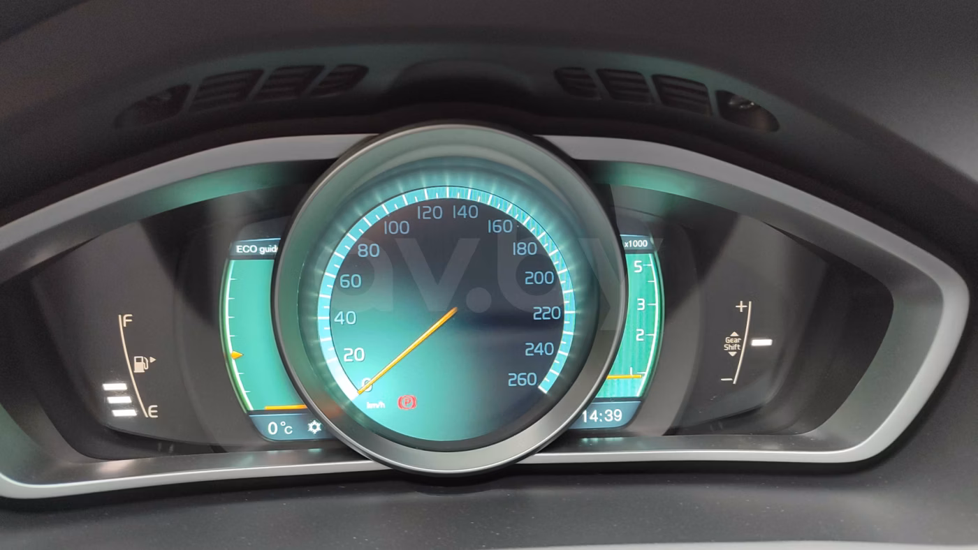 Volvo V40 фото 21