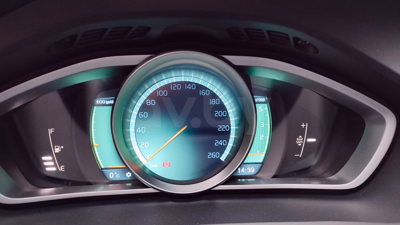Volvo V40 фото 20