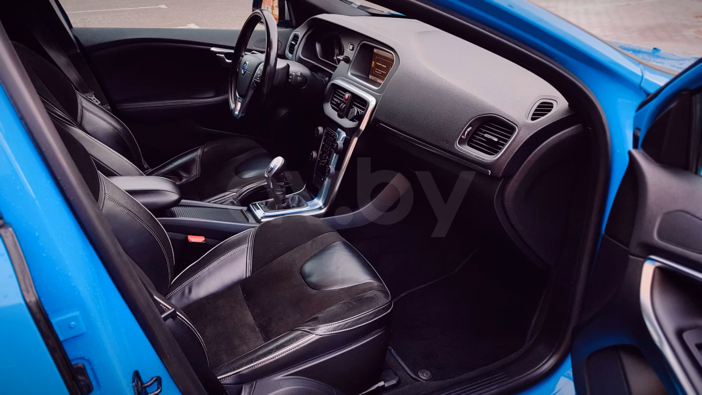 Volvo V40 фото 12