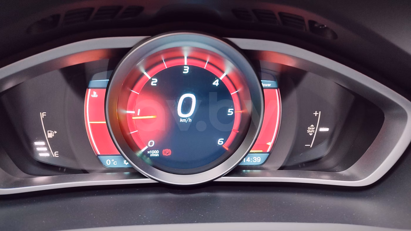 Volvo V40 фото 19