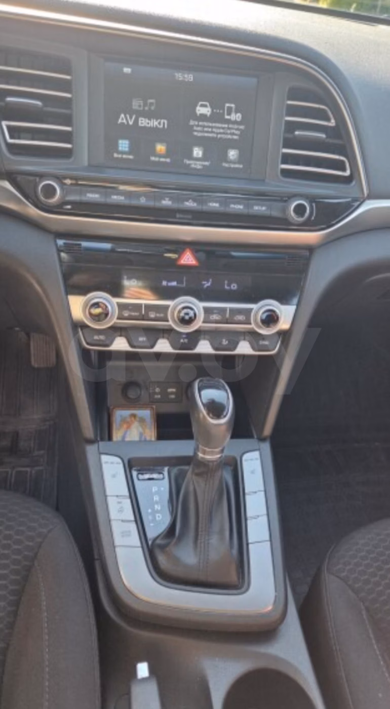 Hyundai Elantra фото 4