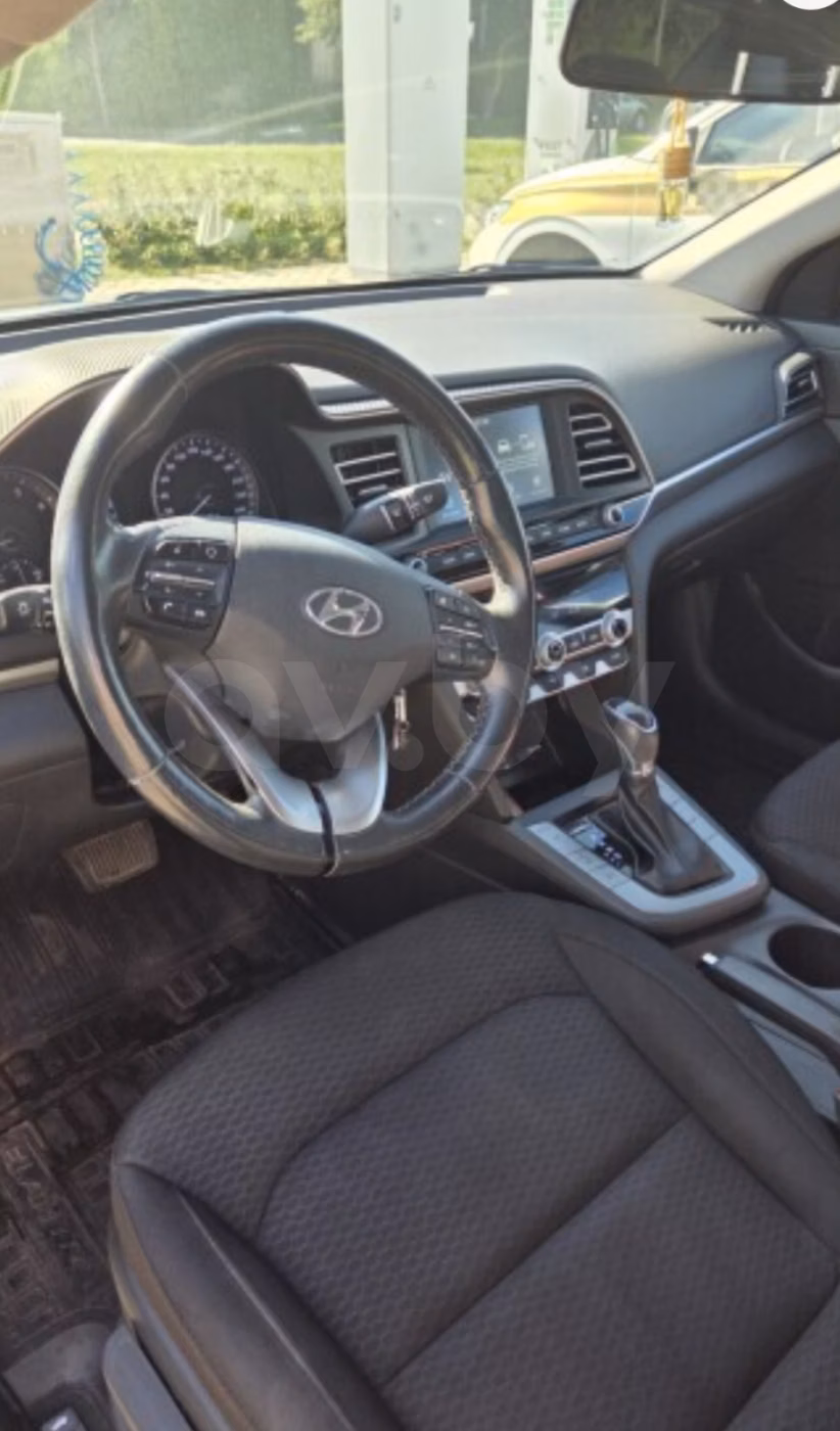 Hyundai Elantra фото 5