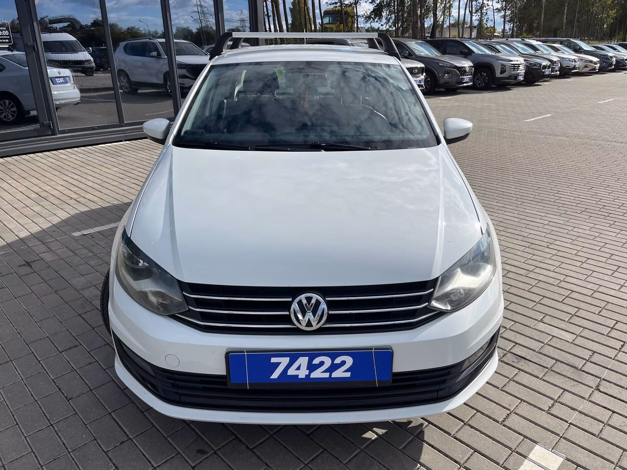 Volkswagen Polo Sedan фото 2