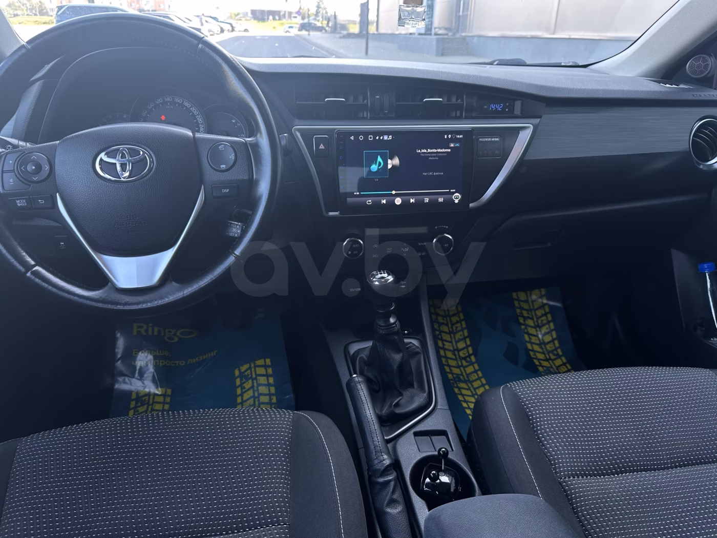 Toyota Auris фото 9