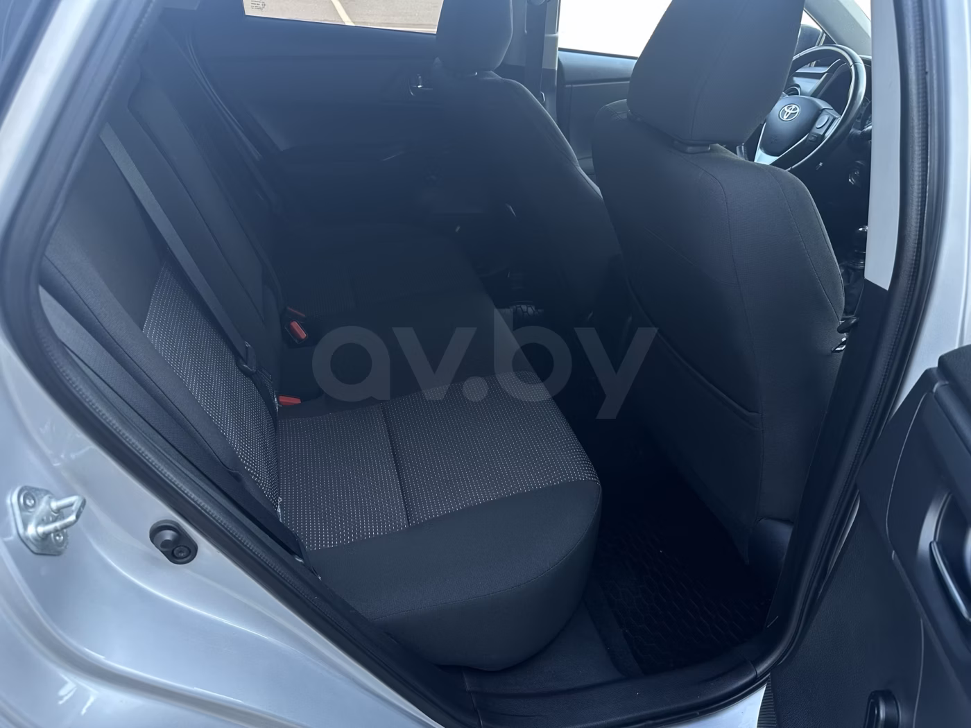 Toyota Auris фото 11