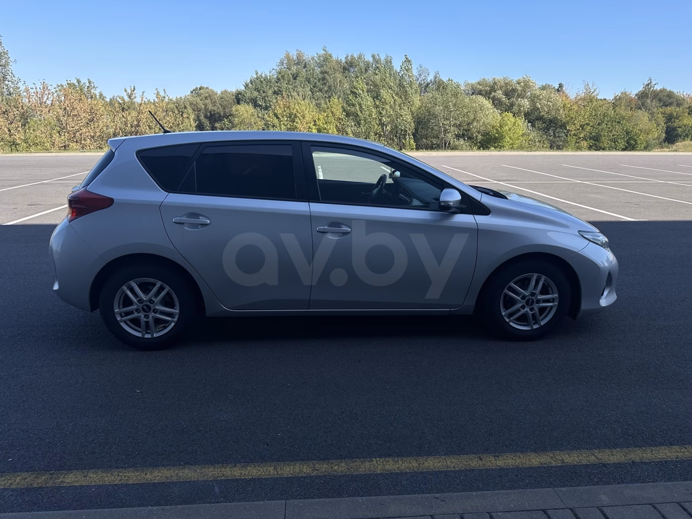 Toyota Auris фото 7
