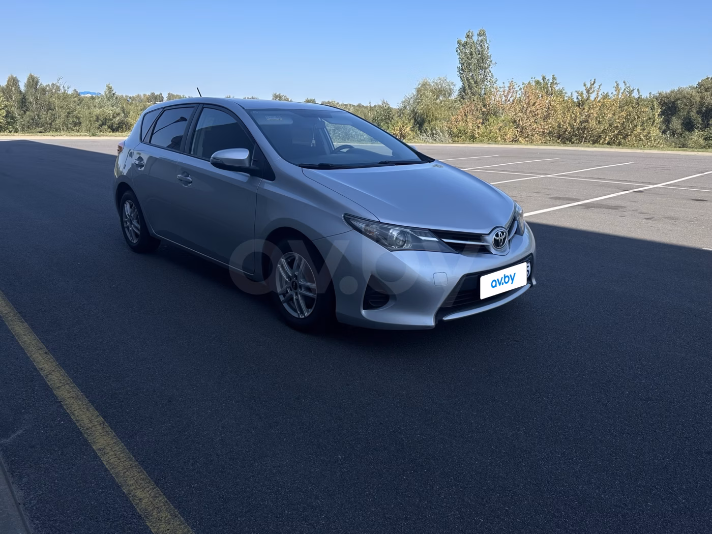 Toyota Auris фото 2