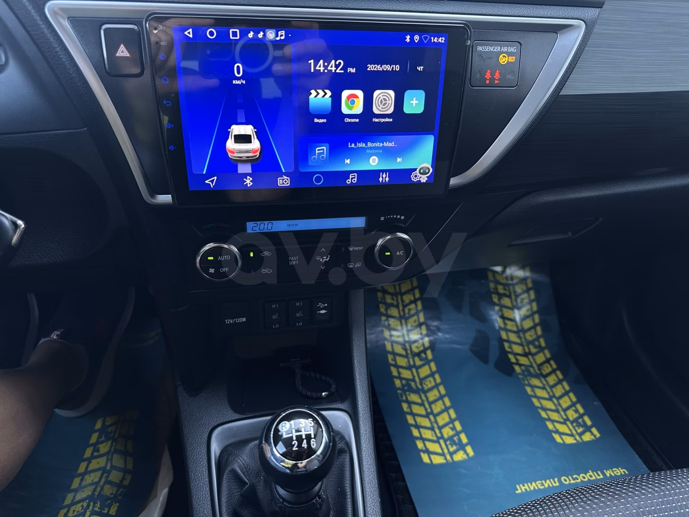 Toyota Auris фото 12