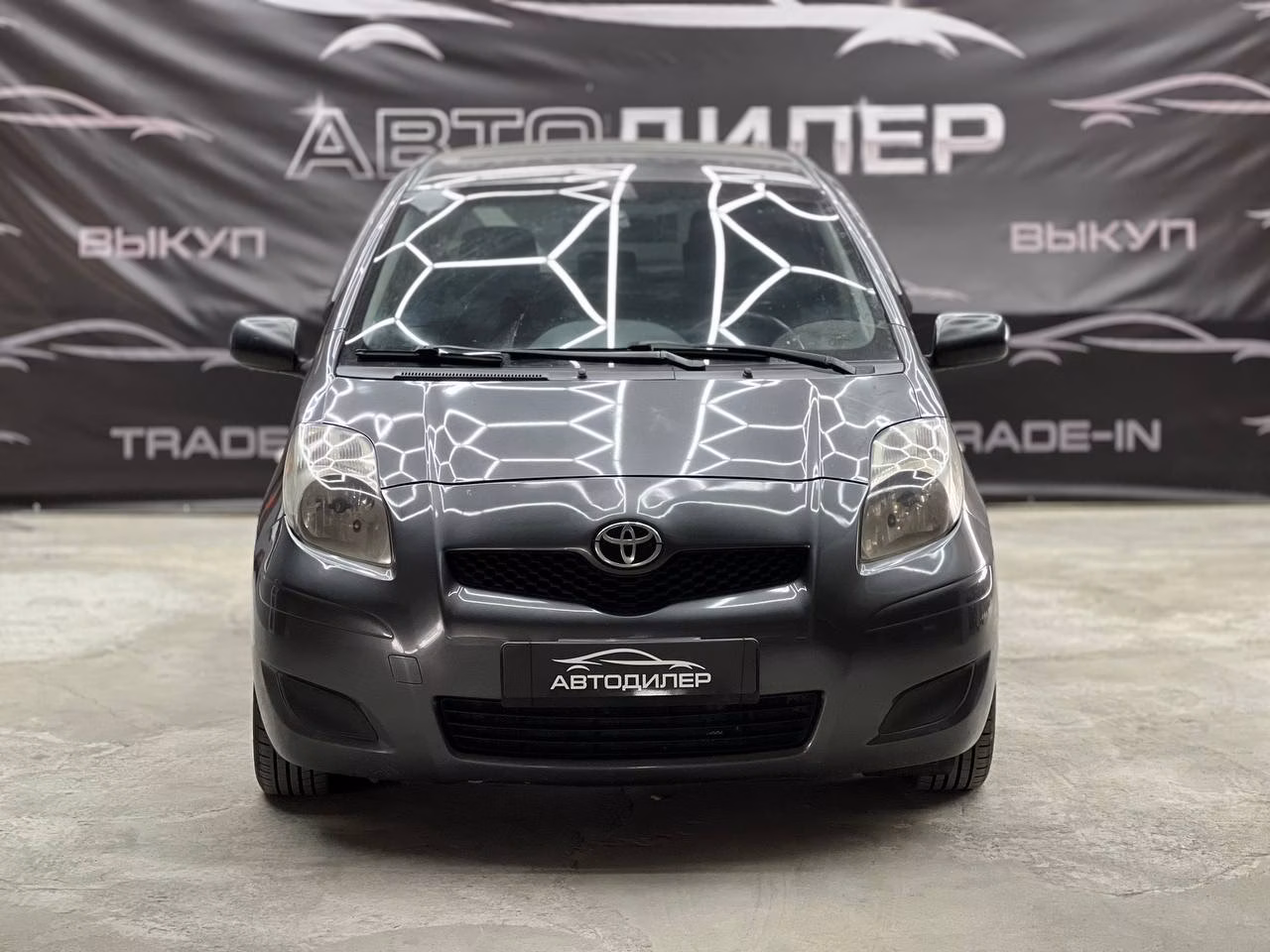 Toyota Yaris фото 2