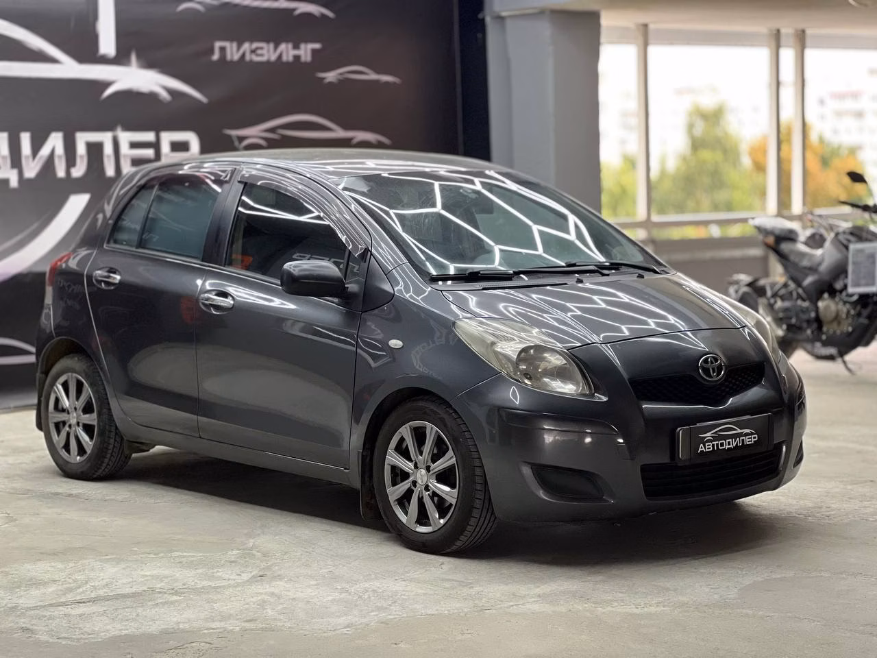 Toyota Yaris фото 3
