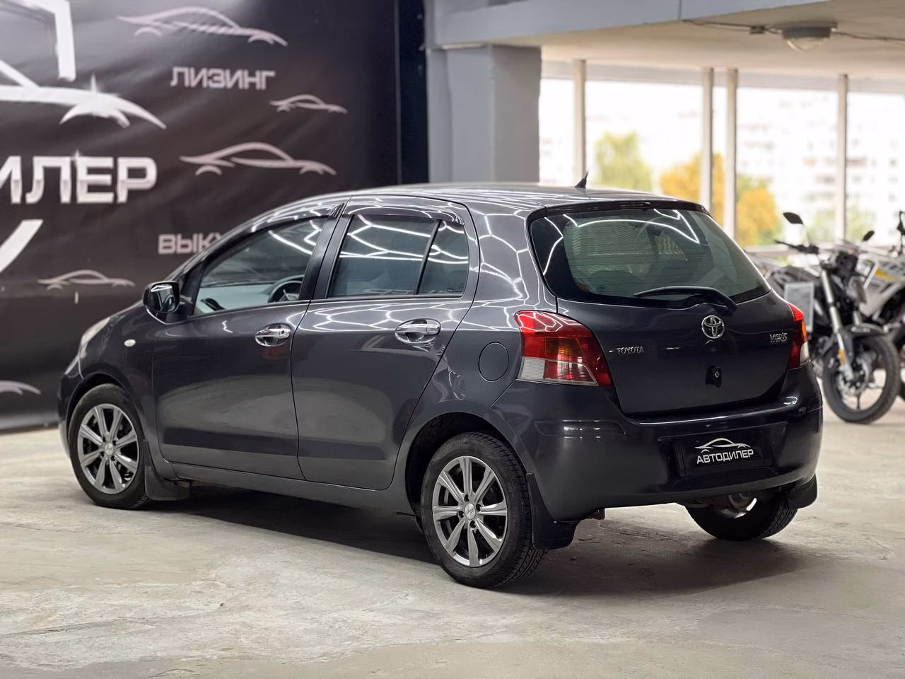 Toyota Yaris фото 6