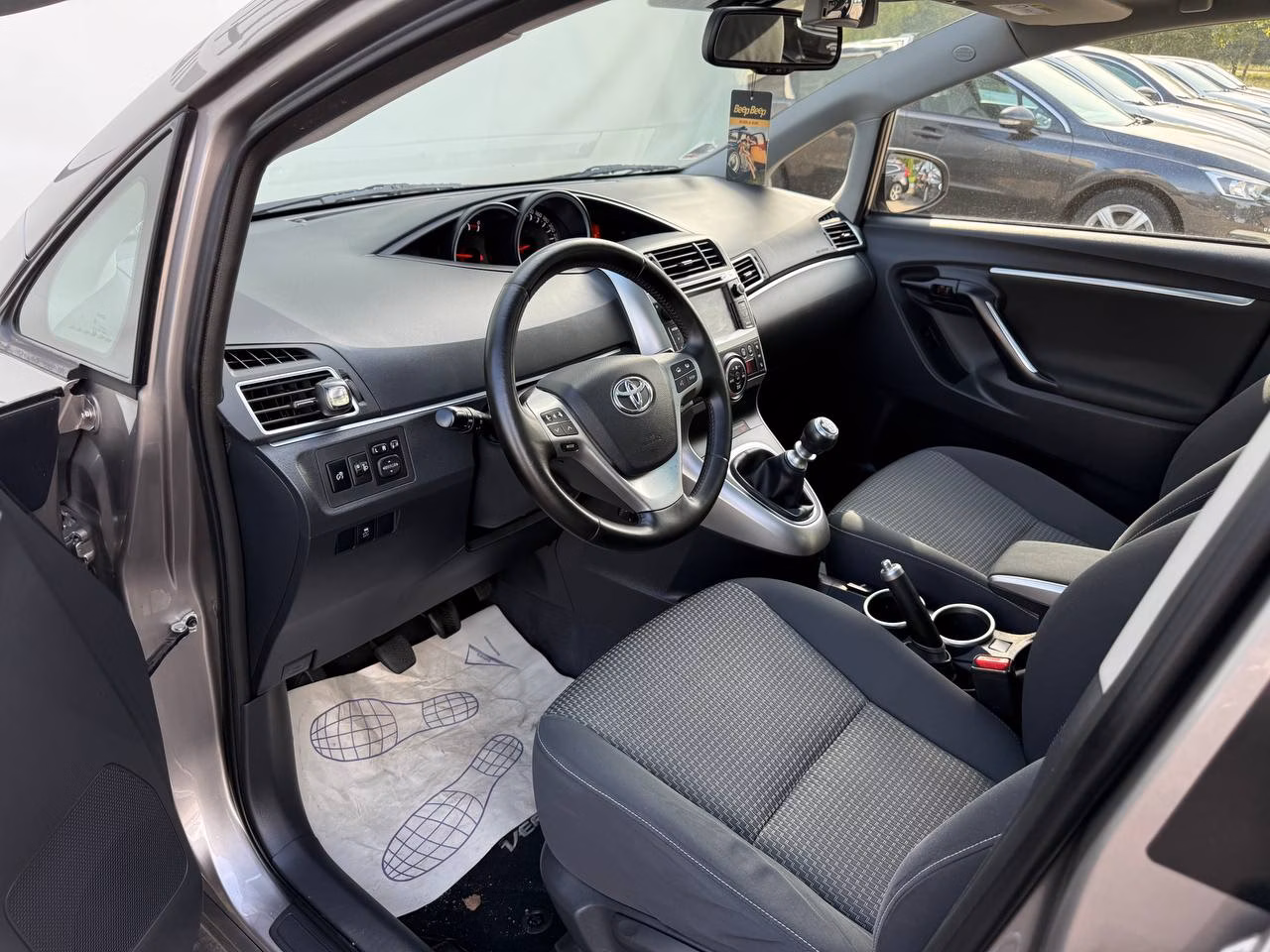 Toyota Verso фото 9