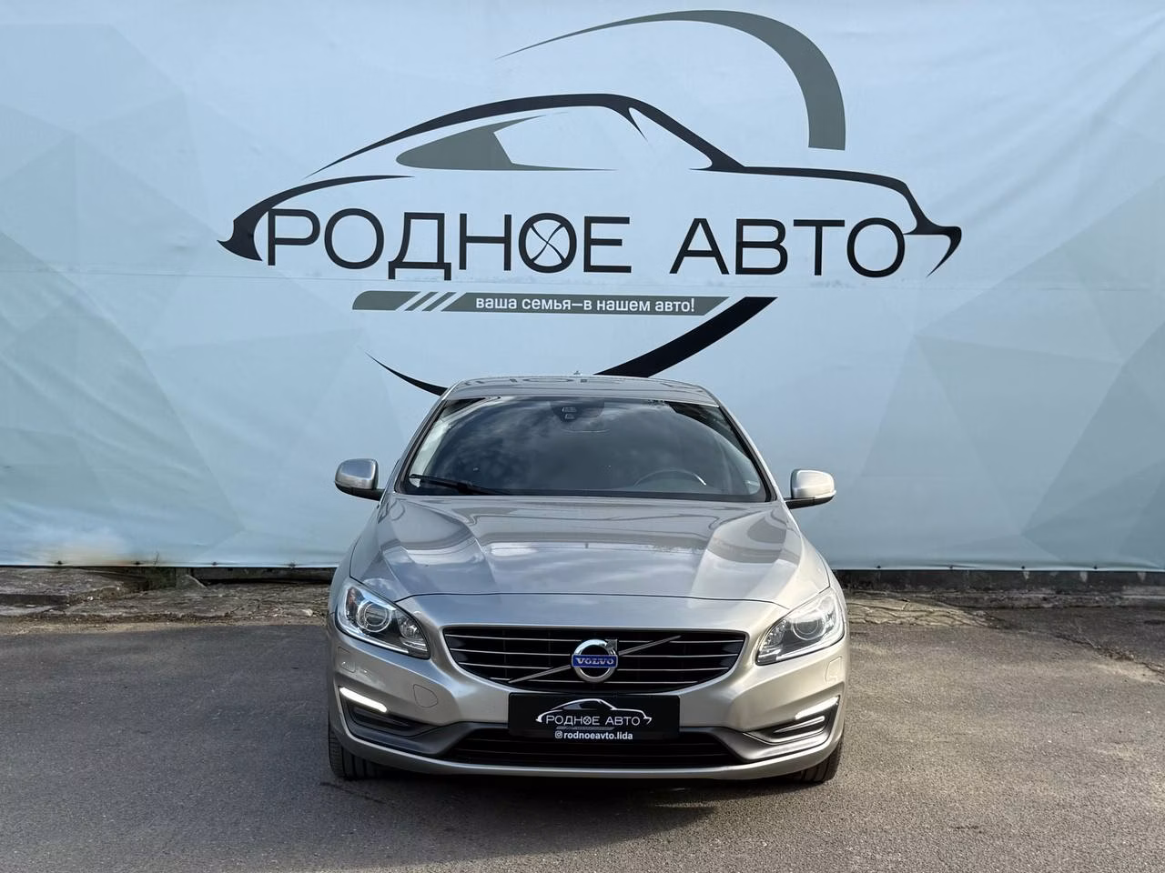 Volvo S60 фото 2