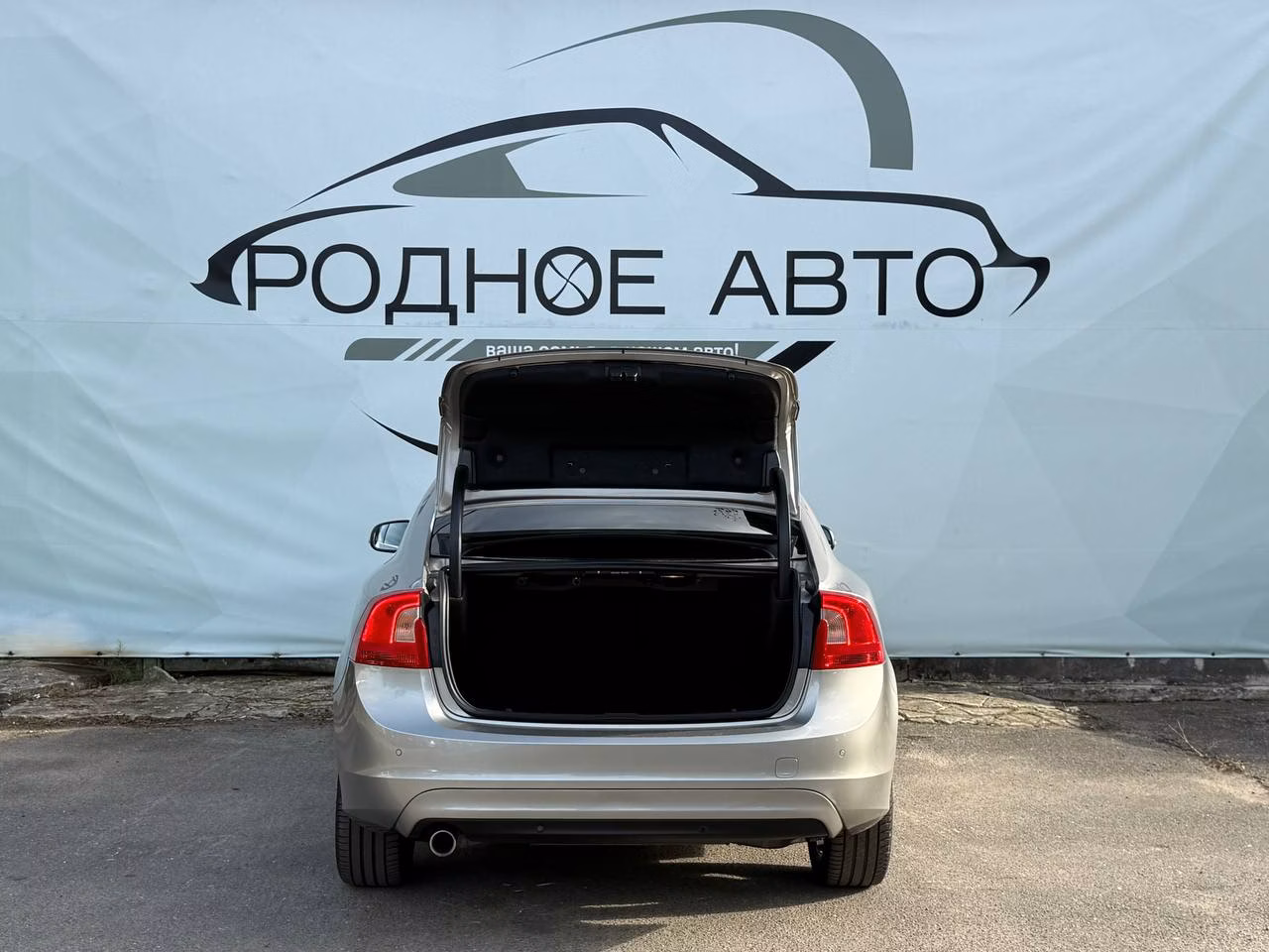 Volvo S60 фото 7