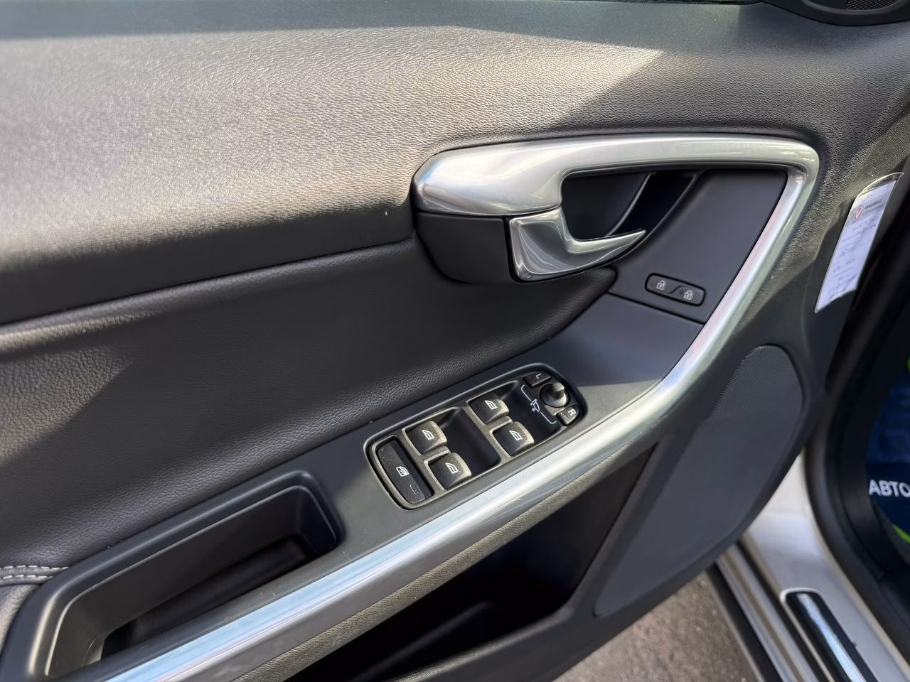 Volvo S60 фото 11